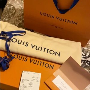 100% authentic Louis Vuitton bumbag